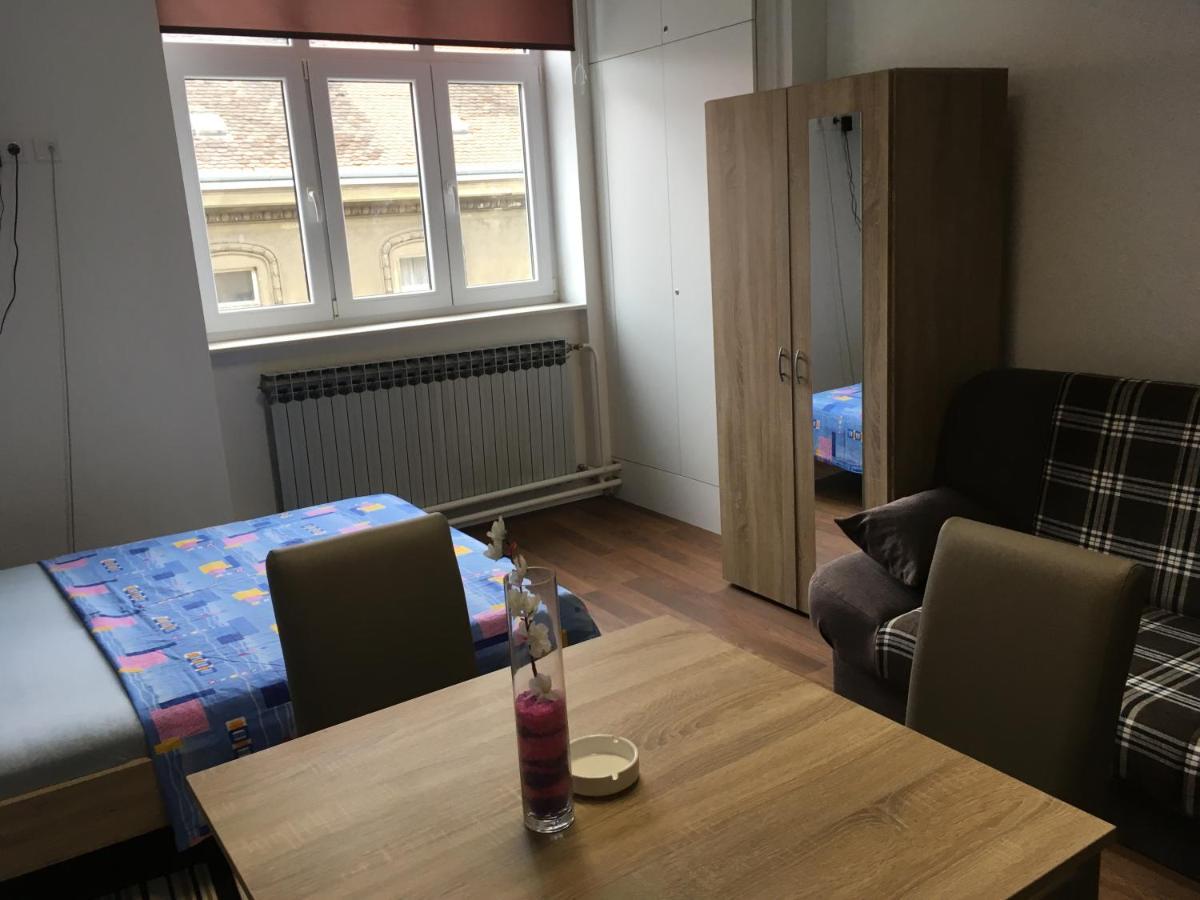 Centar Oaza Appartement Zagreb Buitenkant foto